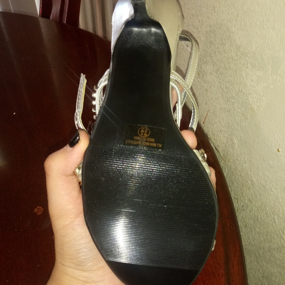 heels - Picture 3 of 3
